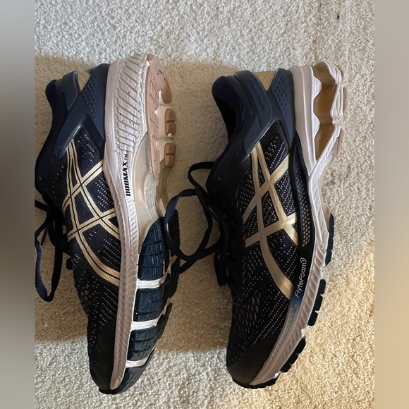 ASICS Gel Kayano 26 Navy and Gold Athletic Shoes - Picture 4 of 6
